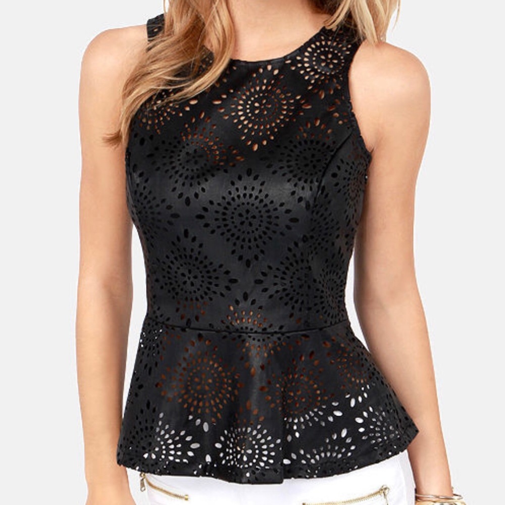 BB DAKOTA HARMONY CUTOUT BLACK PEPLUM TOP